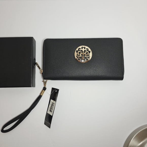 Rebecca & Rifka Black Pebbled Leather Zip Around Wallet Wristlet Gold Medallion - Picture 2 of 7